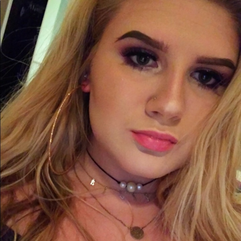 Meet your Posher, Olivia
